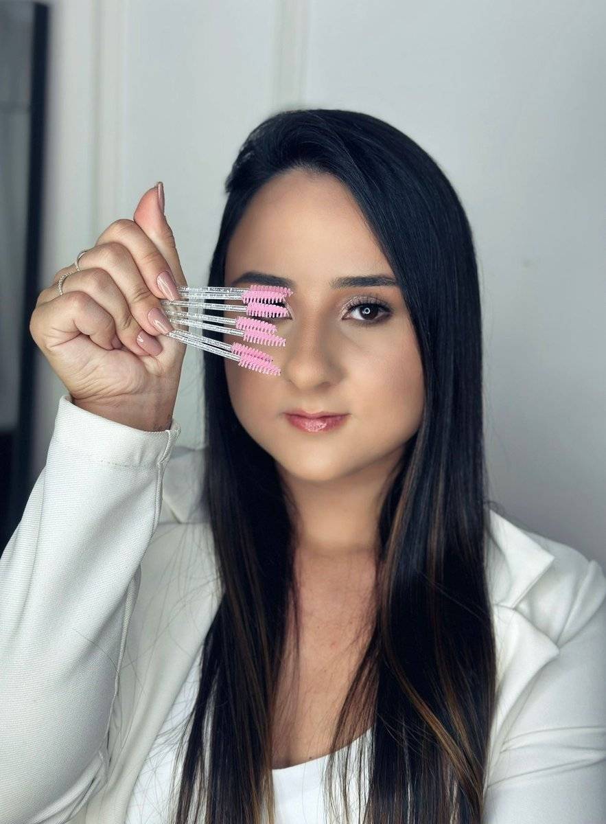 Cuidado com os cílios — Rafaela Silveira